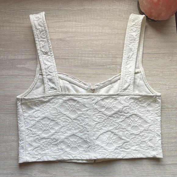 UO Front-Clasp Crop - Picture 6 of 12